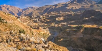 Vista del profundo Cañón Colca en Perú